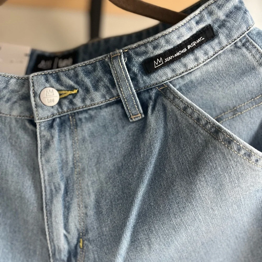 Lee x Jean-Michel Basquiat
Cuffed Jean - Picture 3 of 10